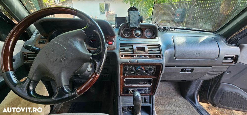 Mitsubishi Pajero - 4