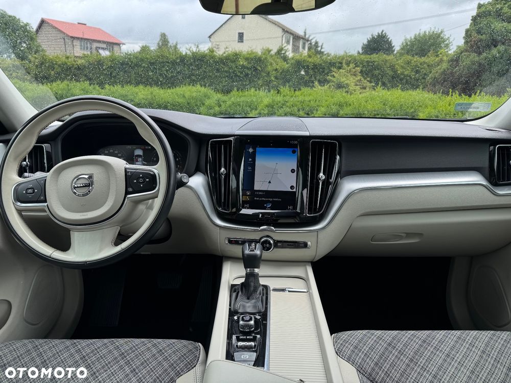 Volvo XC 60 T4 Momentum Pro - 11