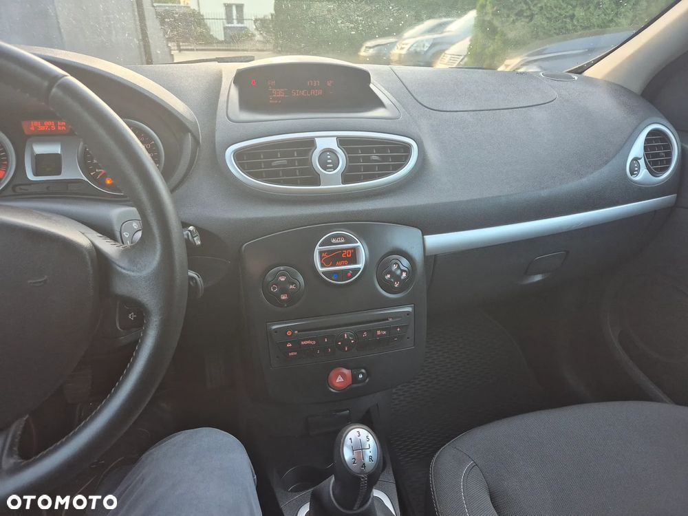 Renault Clio 1.2 16V 75 Expression - 8