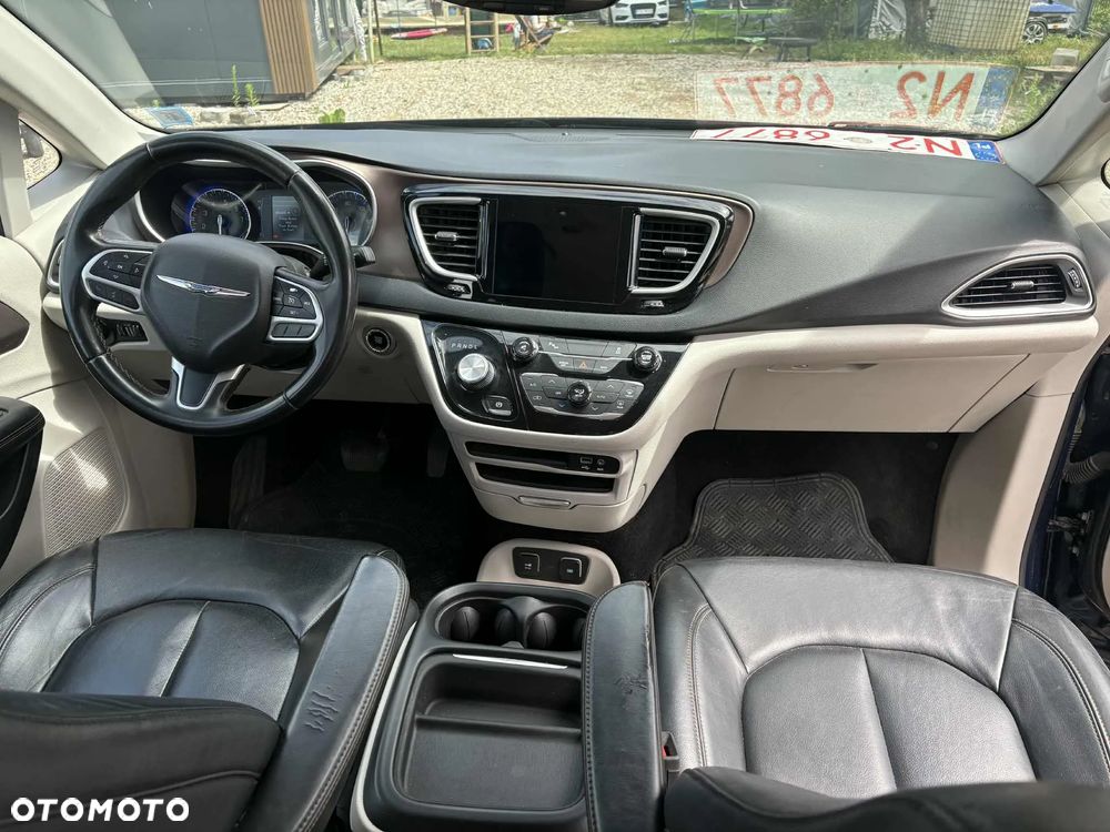 Chrysler Pacifica - 15