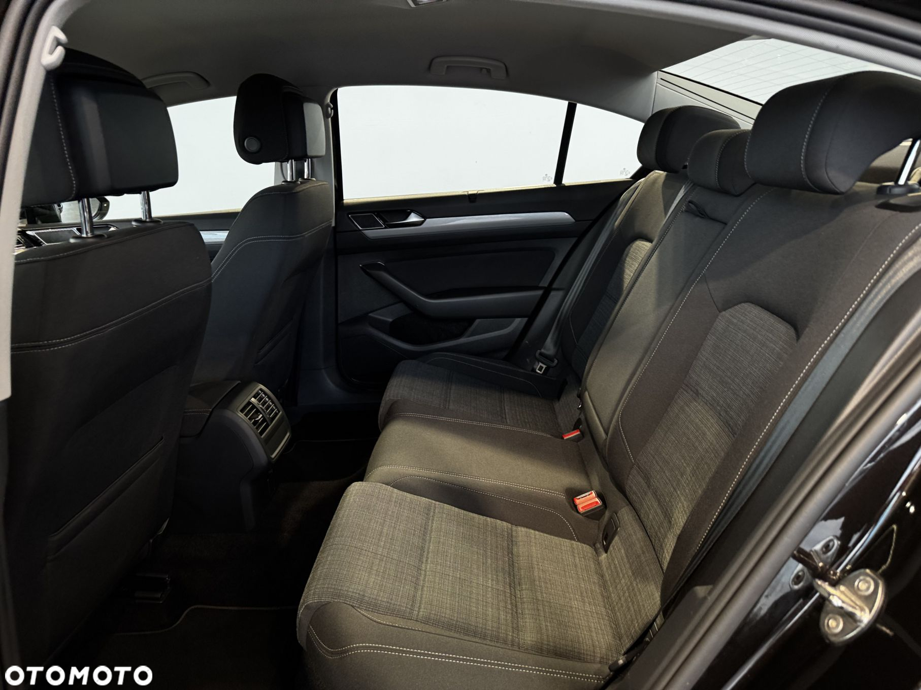 Volkswagen Passat - 14