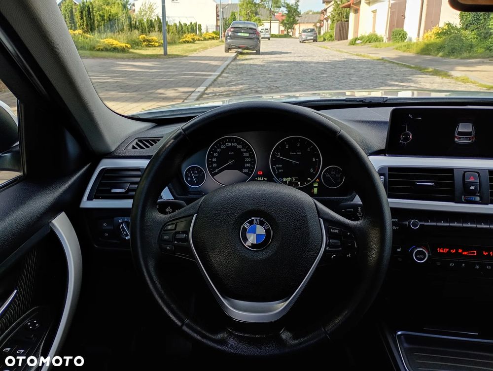 BMW Seria 3 318d DPF - 32