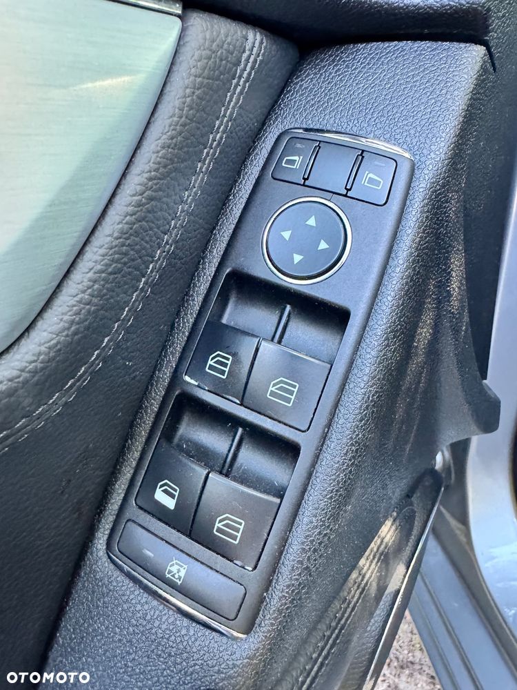 Mercedes-Benz Klasa C 220 CDI DPF Automatik Avantgarde - 23