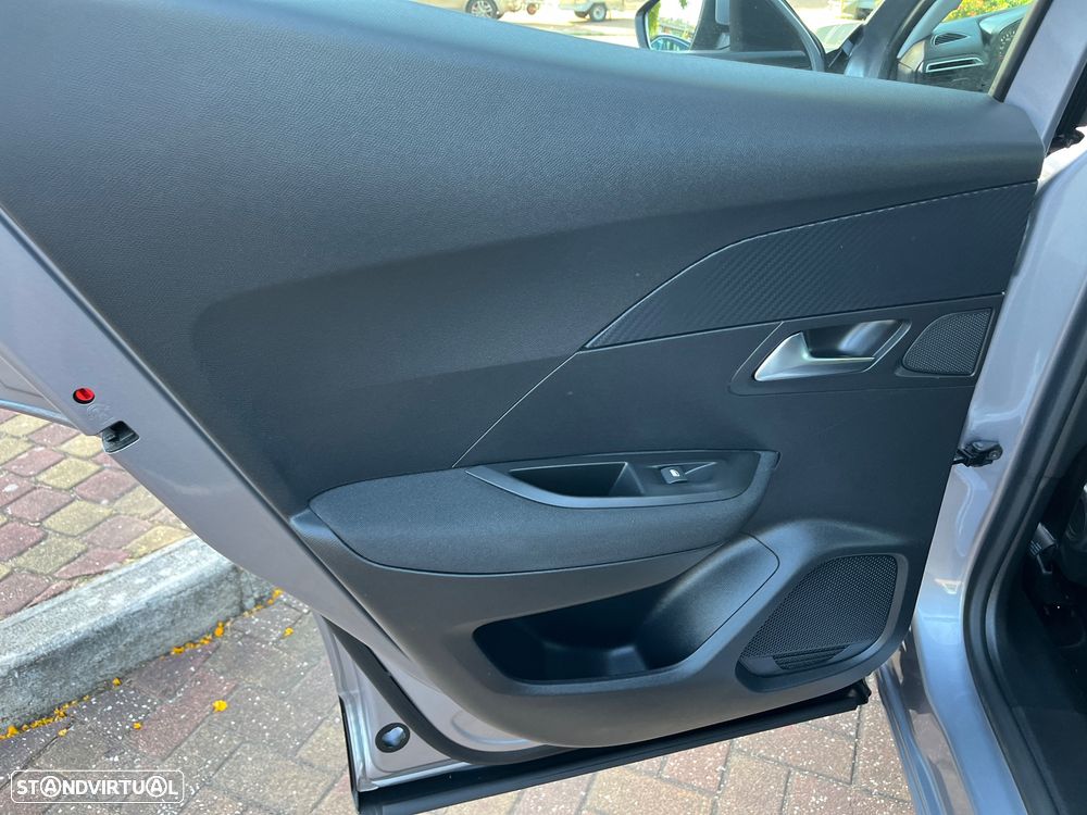 Peugeot 2008 1.2 PureTech Active - 12