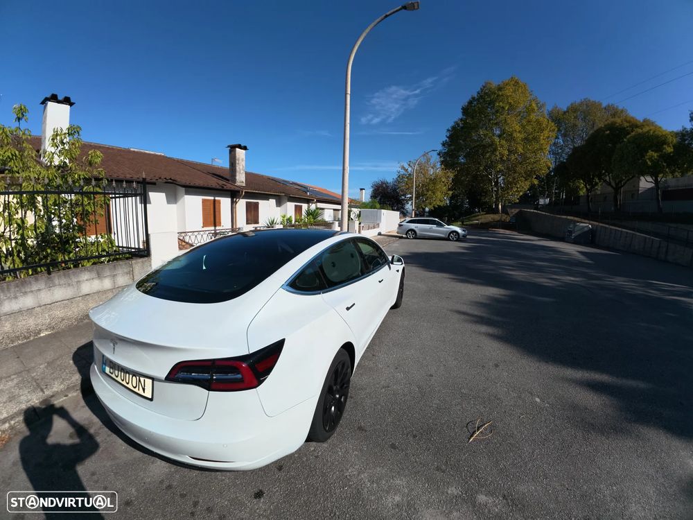 Tesla Model 3 Standard Range Plus RWD — fotografia 8