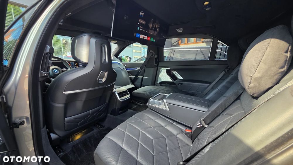 BMW Seria 7 M760e PHEV xDrive Individual Edition sport - 31