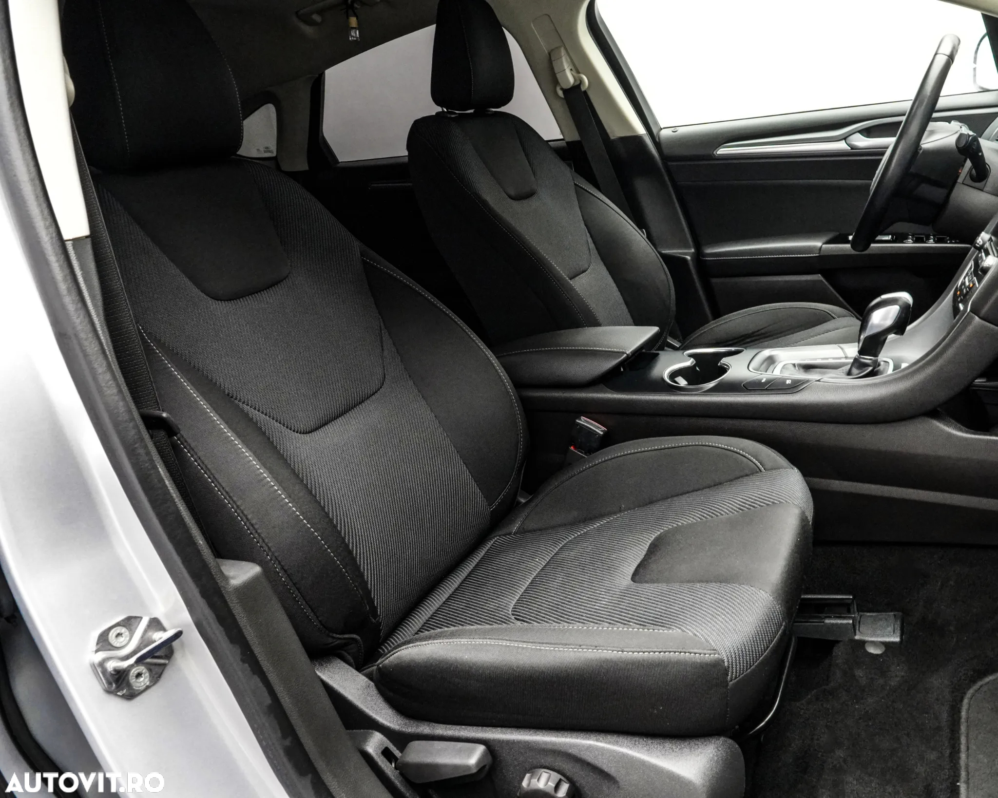 Ford Mondeo 2.0 Hybrid - 12