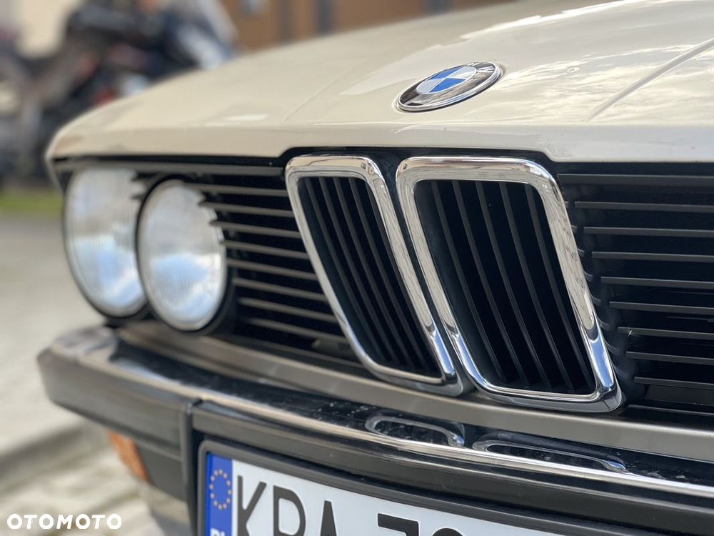 BMW Seria 5 525 e - 11