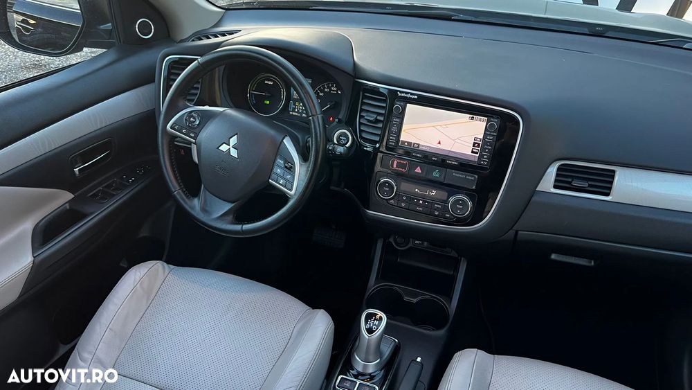 Mitsubishi Outlander - 25