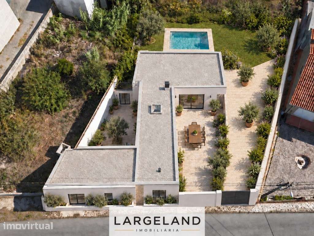 Casa para Recuperar com Terreno Urbano de 3.000 m² em Oliveirinha - Grande imagem: 2/7