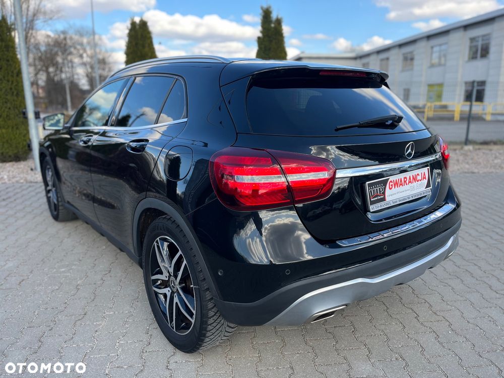 Mercedes-Benz GLA 180 UrbanStyle Edition - 15