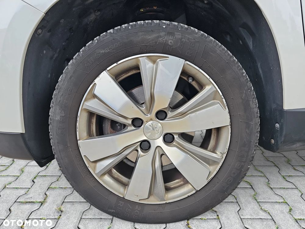 Peugeot 2008 1.2 Pure Tech Allure S&S - 9