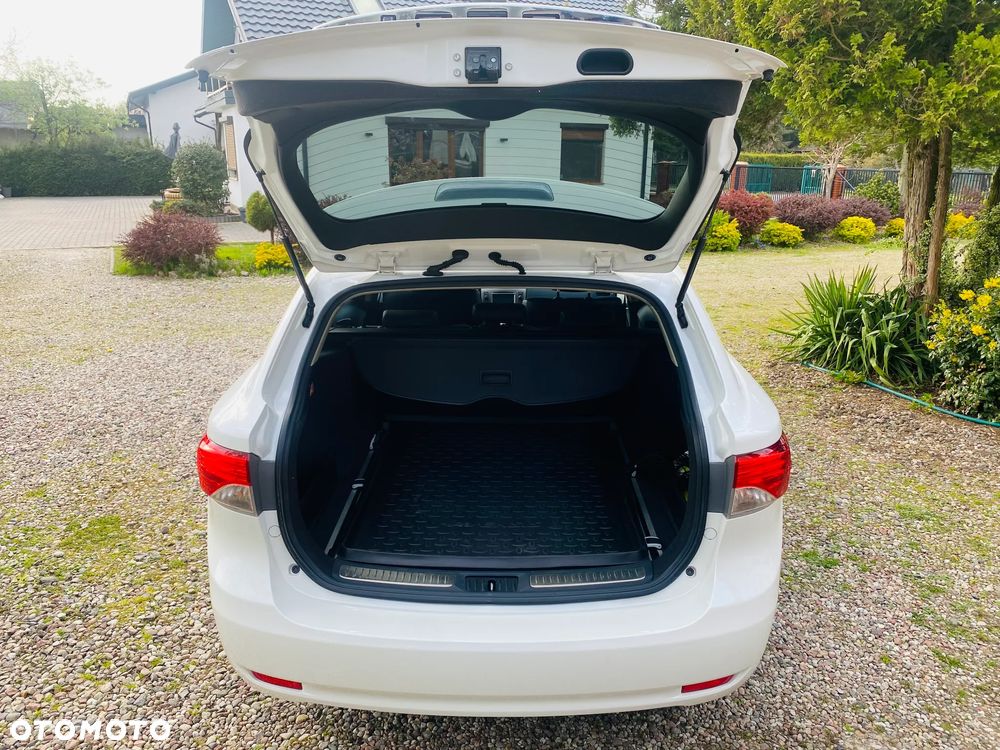 Toyota Avensis 2.0 D-4D Sol - 11