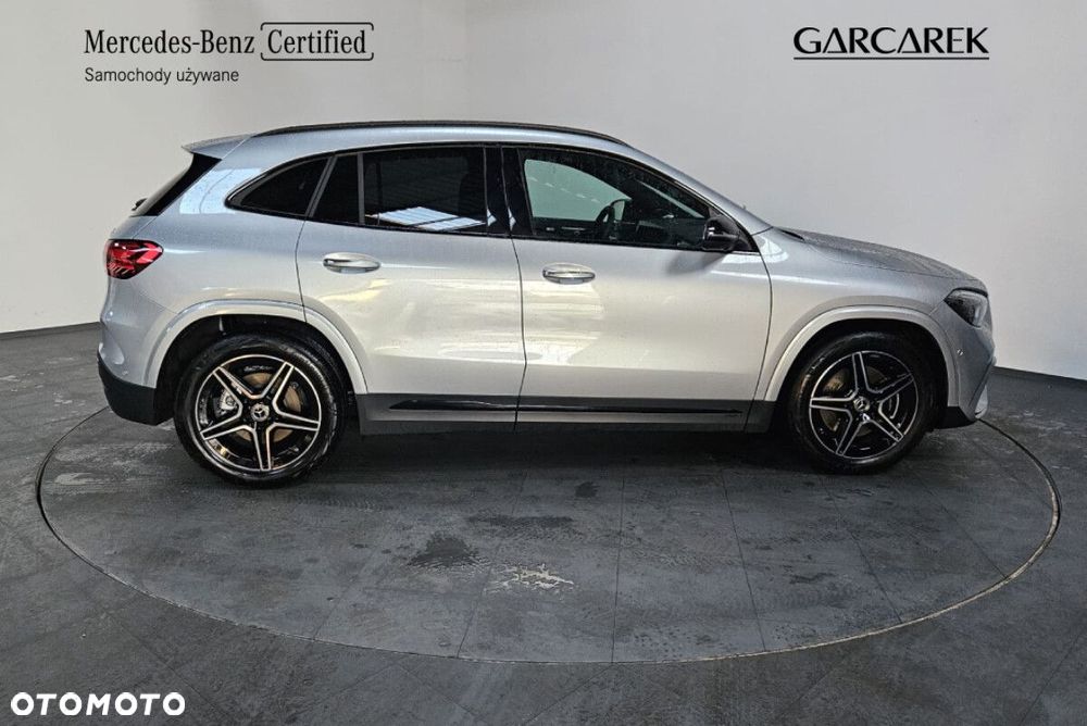 Mercedes-Benz GLA - 10