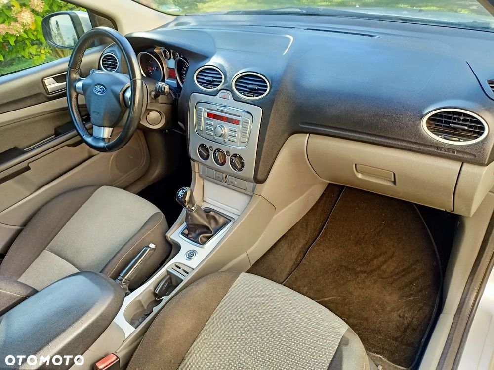 Ford Focus 1.6 Trend - 19