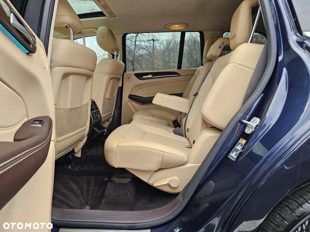 Mercedes-Benz GLS - 12