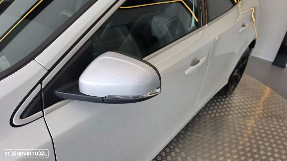 Volvo V40 2.0 D2 R-Design - 19