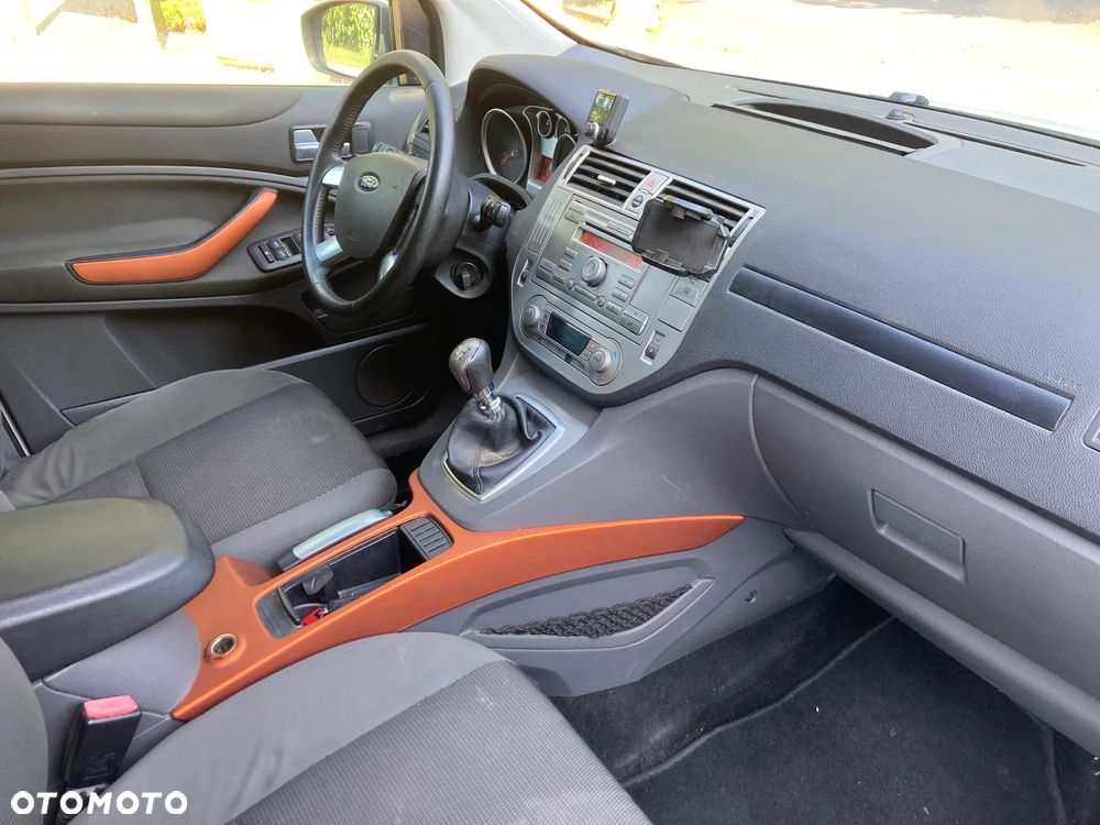 Ford Kuga 2.0 TDCi 2x4 Titanium - 15