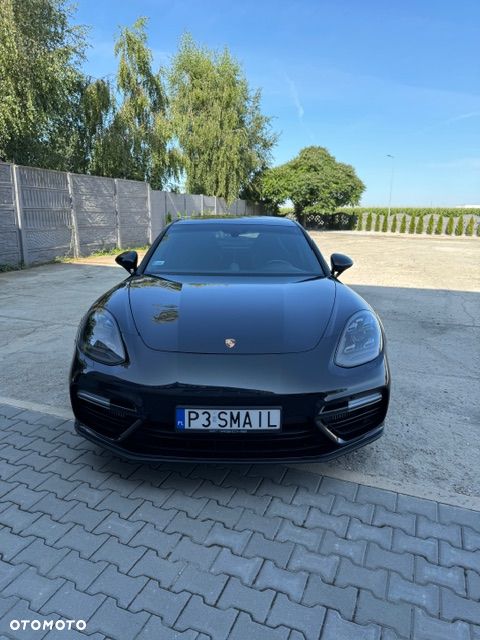 Porsche Panamera - 1