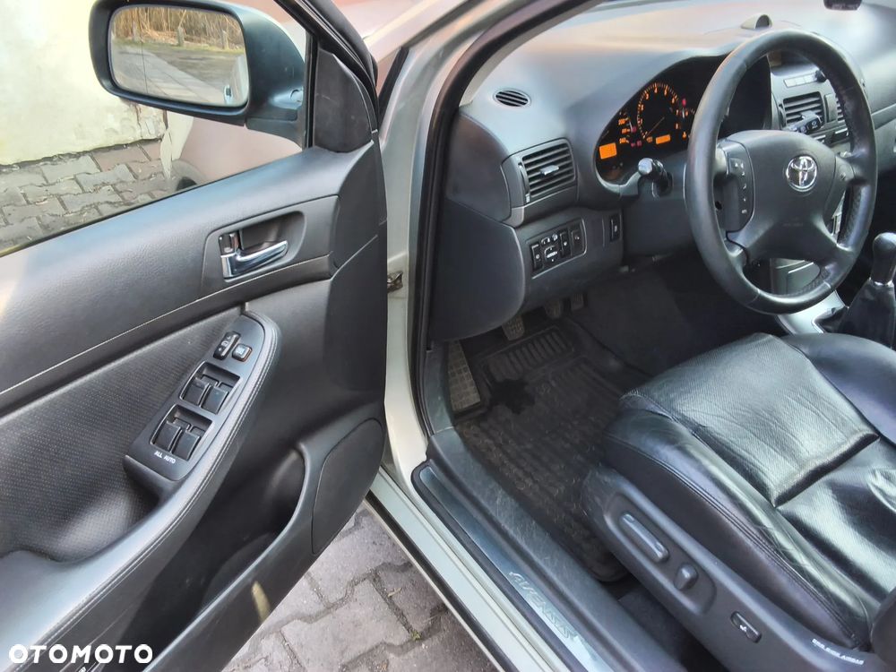 Toyota Avensis 2.0 VVT-i Prestige - 33