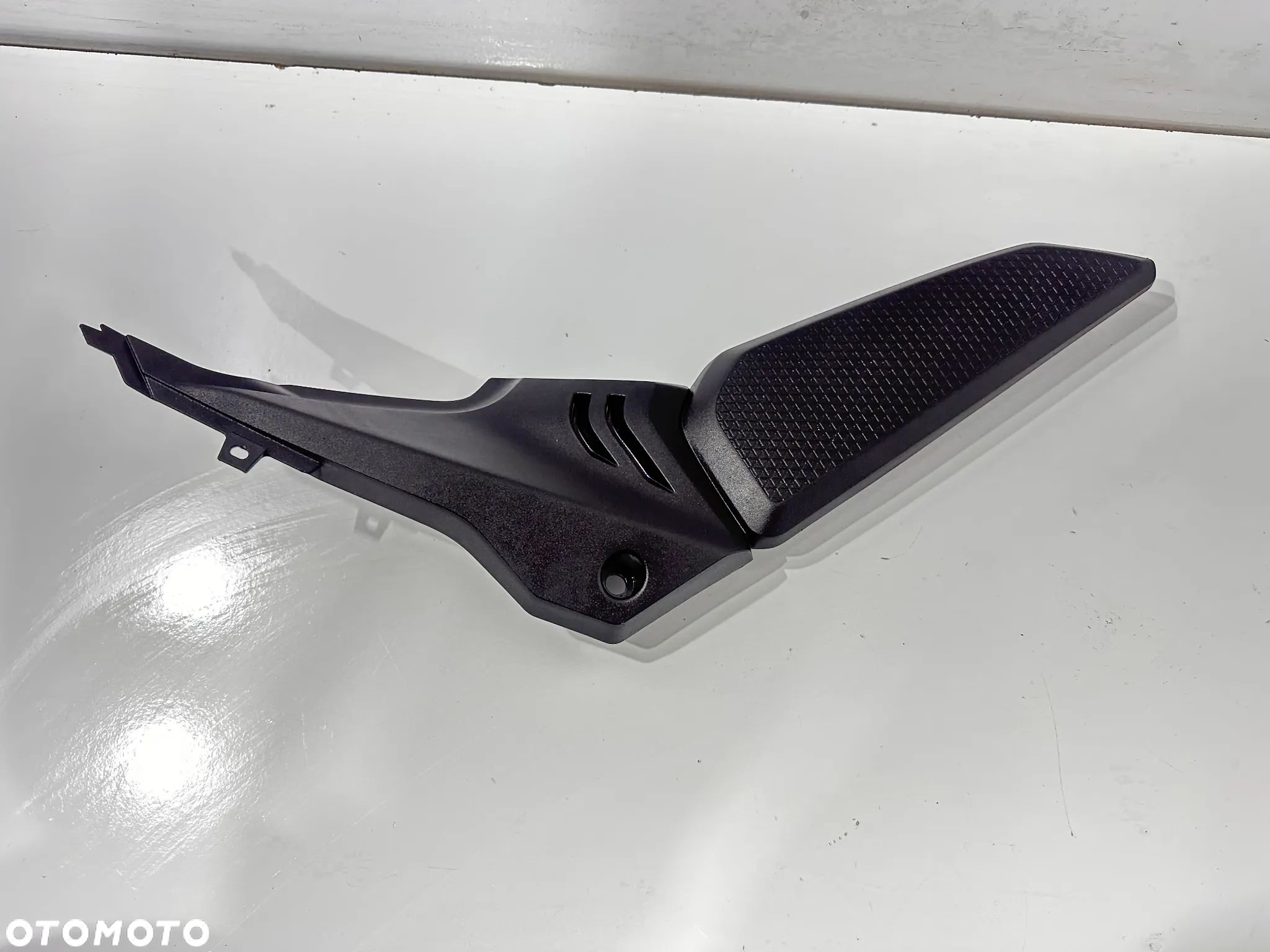 Wypełnienie boczek prawy Honda CB650R - 1
