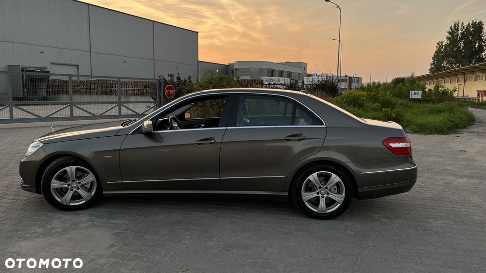 Mercedes-Benz E-Class 2009 photo 5