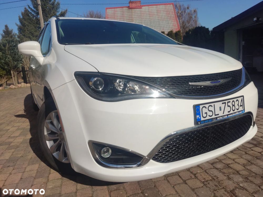 Chrysler Pacifica - 9