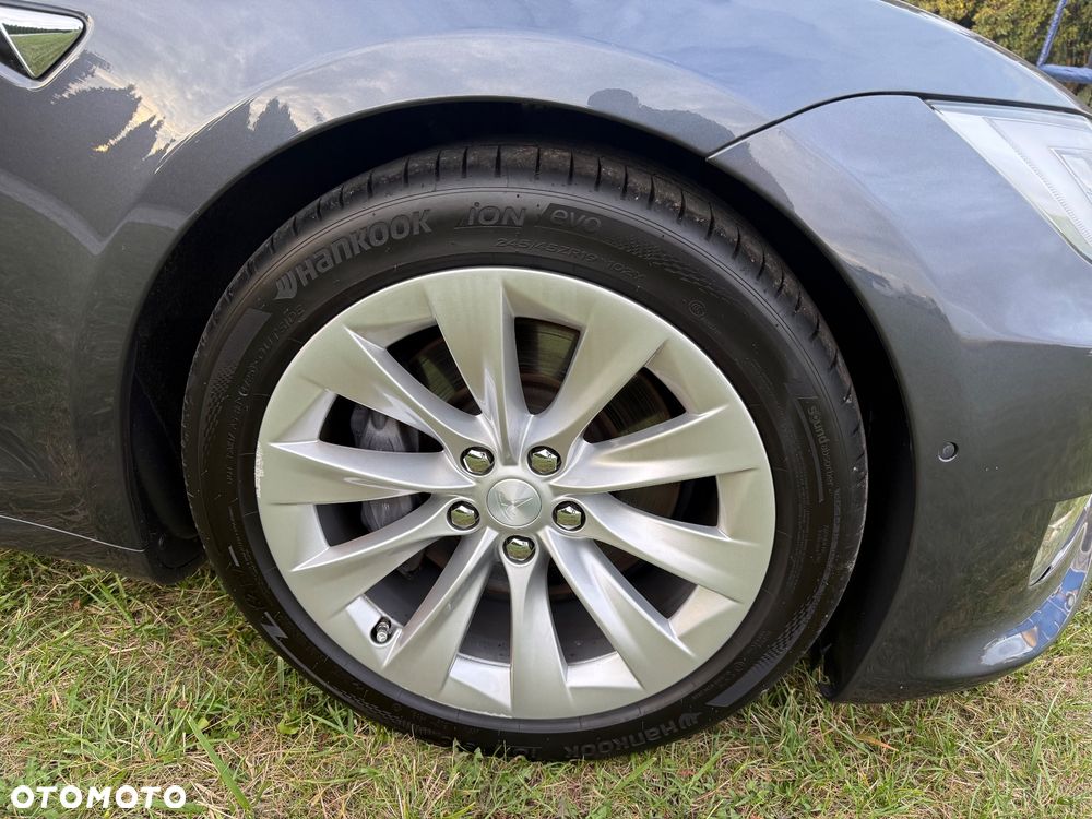 Tesla Model S - 18