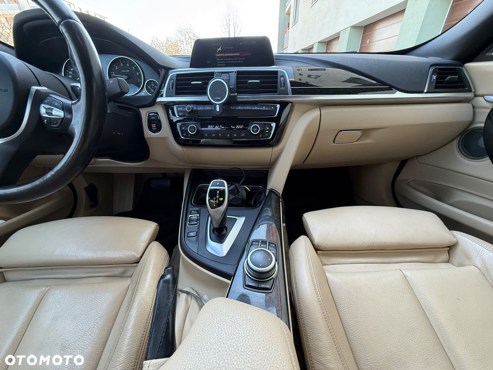 BMW Seria 3 330i xDrive M Sport - 11