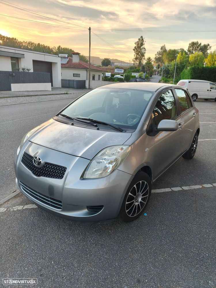 Toyota Yaris 1.0 VVT-i AC Manual - 1