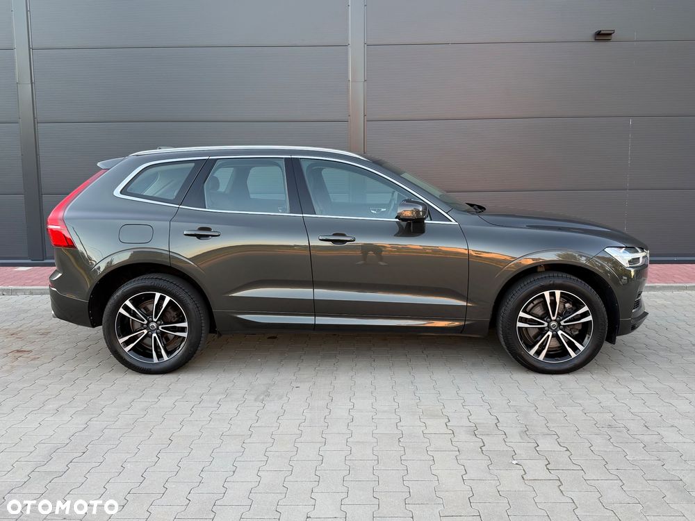 Volvo XC 60 T8 Twin Engine AWD Geartronic Momentum - 2