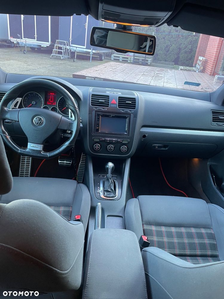 Volkswagen Golf - 26