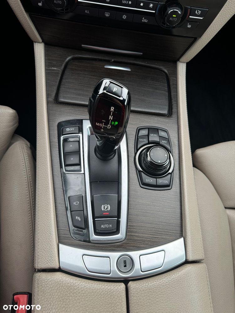 BMW Seria 7 740i - 8