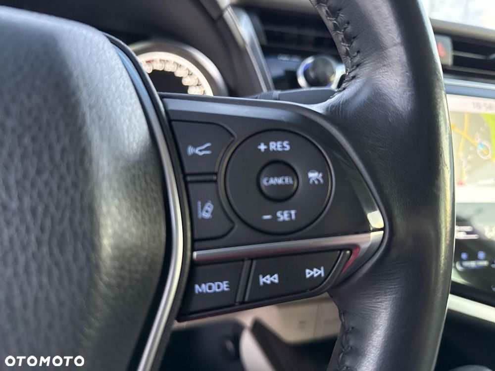 Toyota Camry 2.5 Hybrid Executive CVT - 18