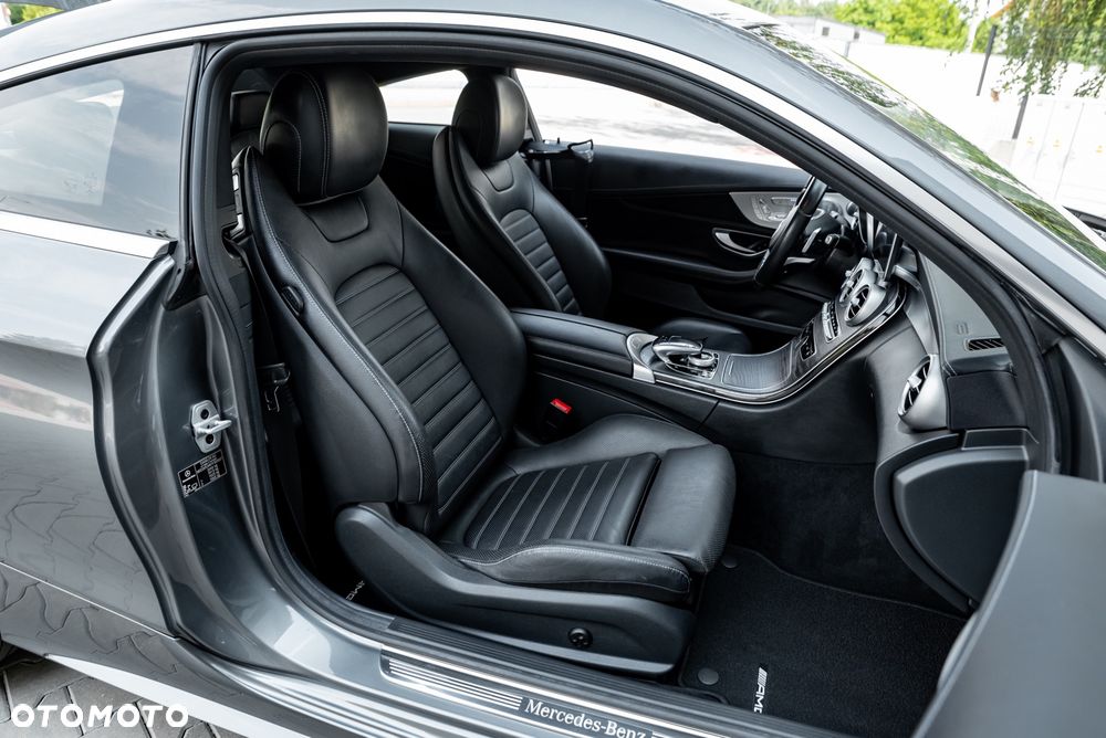 Mercedes-Benz Klasa C 300 9G-TRONIC AMG Line - 23