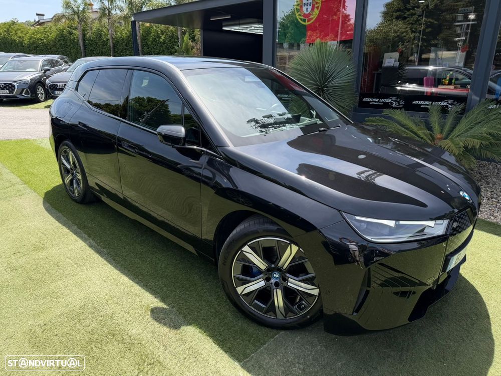 BMW iX xDrive 40 Pack Desportivo - 11