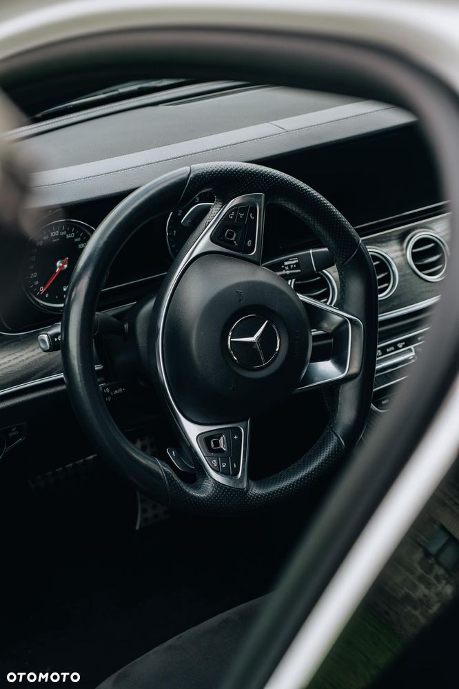 Mercedes-Benz Klasa E 220 d 4-Matic 9G-TRONIC - 10