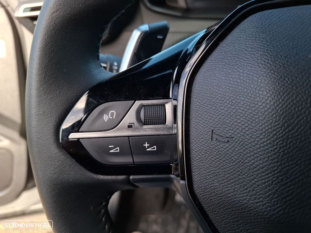 Peugeot 2008 1.2 Hybrid Allure e-DCS6 - 15