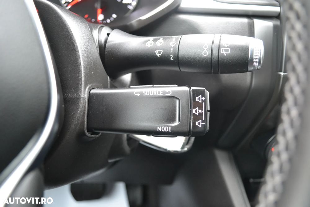 Renault Captur BLUE dCi 115 EDC BUSINESS EDITION - 13