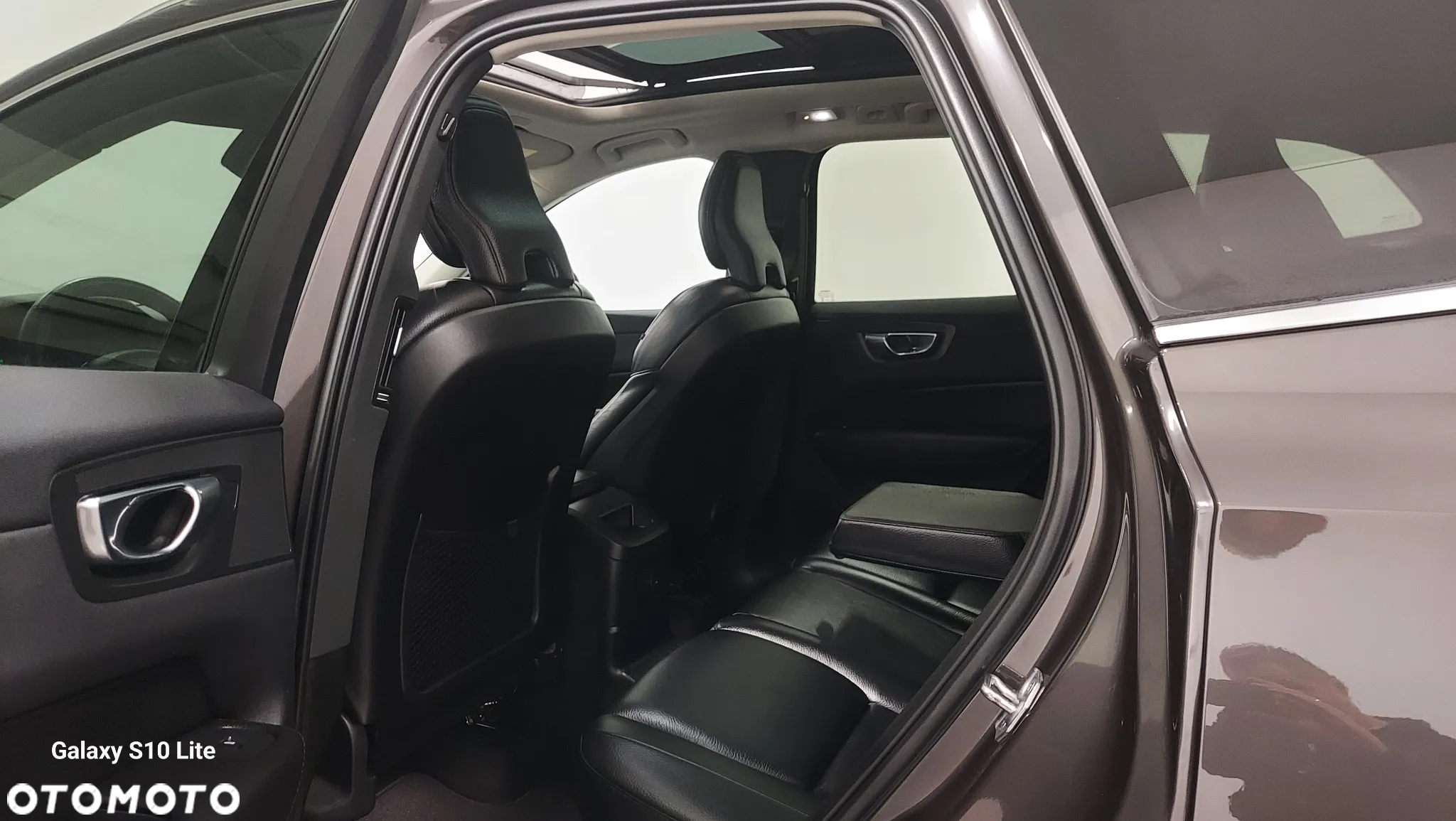 Volvo XC 60 T6 Plug-In Hybrid AWD Inscription - 6