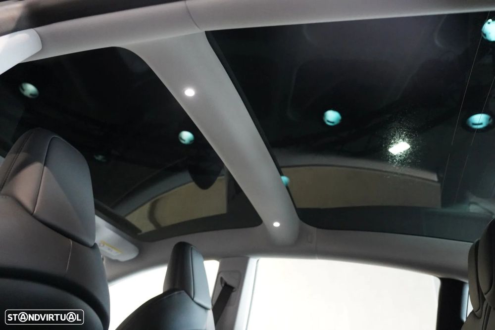 Tesla Model 3 - 3