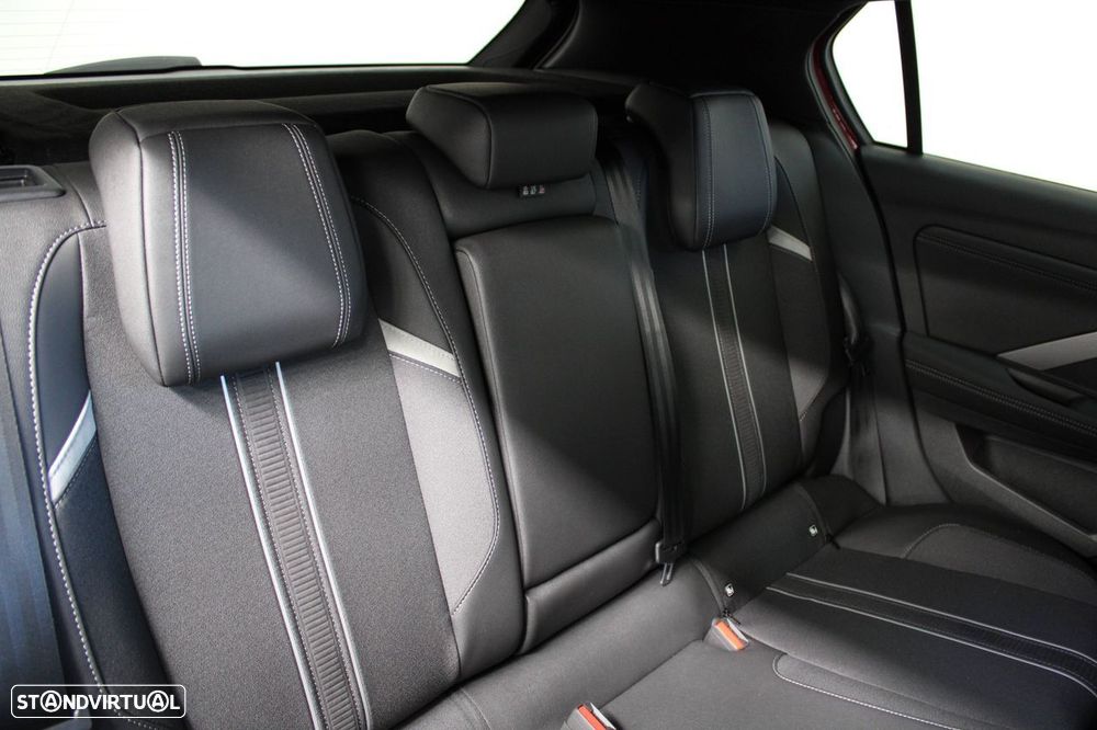 Opel Astra 1.2 T GS - 17