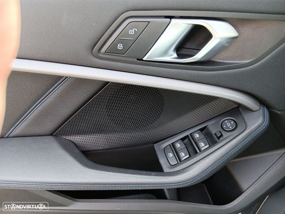 BMW 116 d Pack Desportivo M Auto - 22