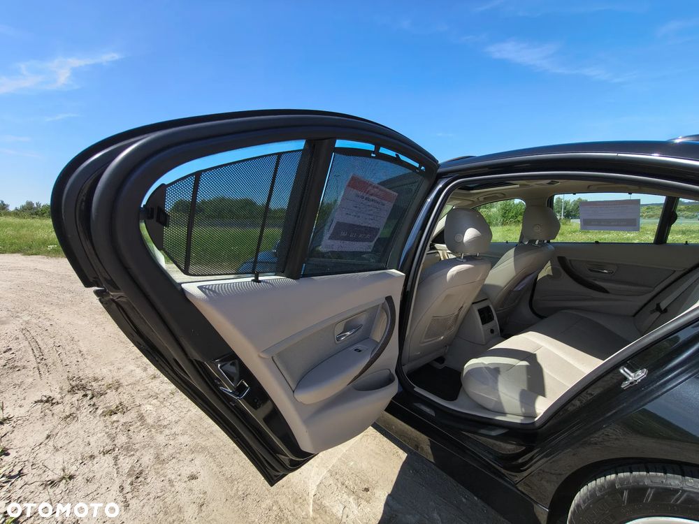 BMW Seria 3 328i xDrive Modern Line - 13