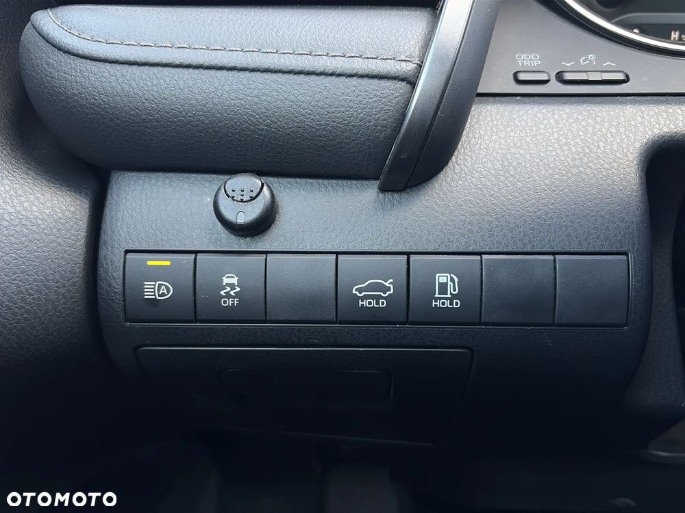 Toyota Camry 2.5 Hybrid Comfort CVT - 23