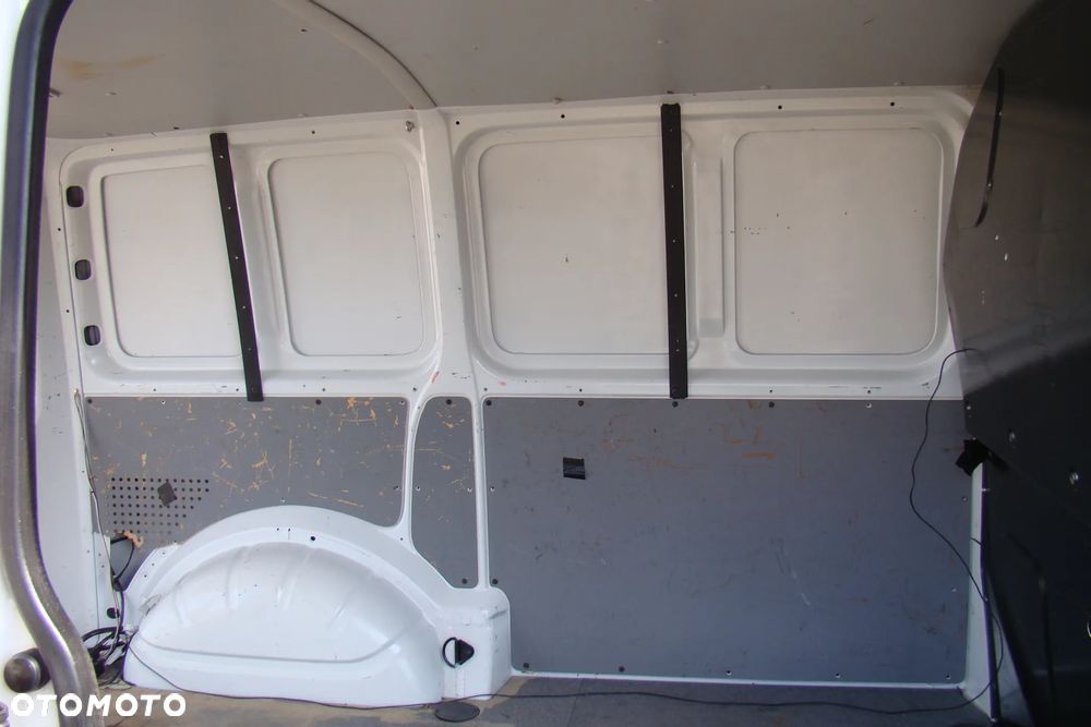 Volkswagen Transporter - 11