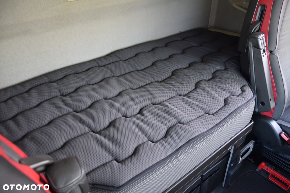 Volvo FH500 / NISKA KABINA / HYDRAULIKA / EURO 6 / ACC / LEDY / ALUFELGI / SERWISOWANY / SPROWADZONY - 32