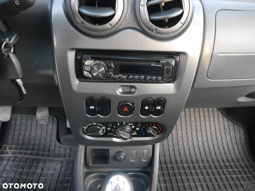 Dacia Duster 1.6 - 9