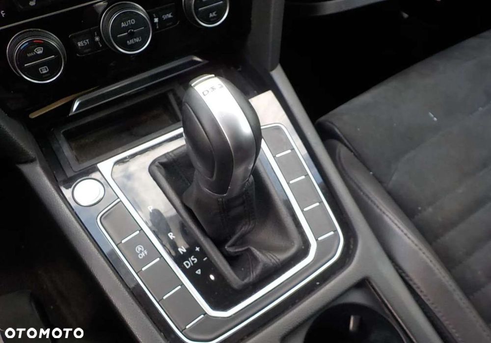 Volkswagen Passat Variant 1.6 TDI SCR DSG - 27