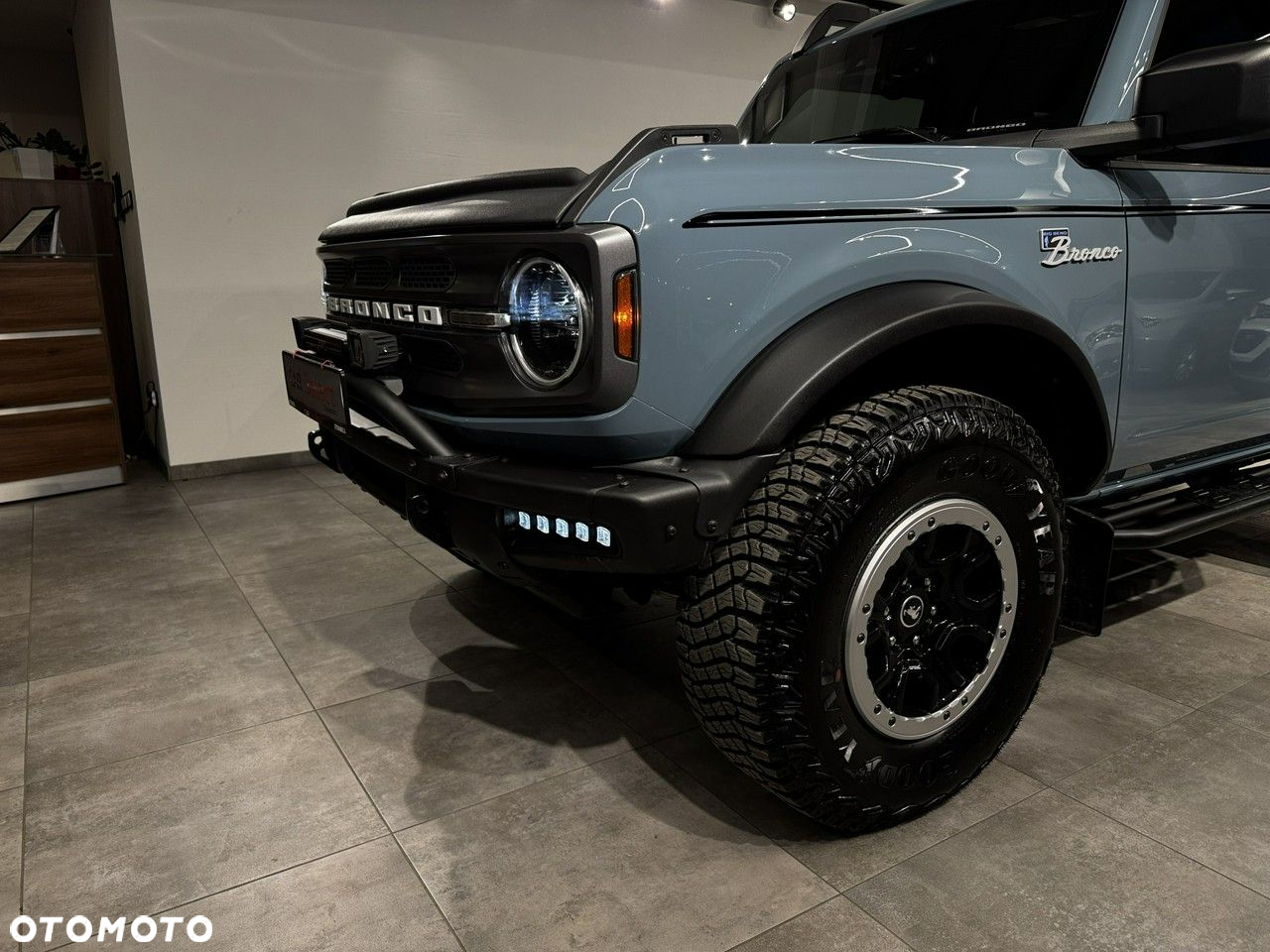 Ford Bronco - 10
